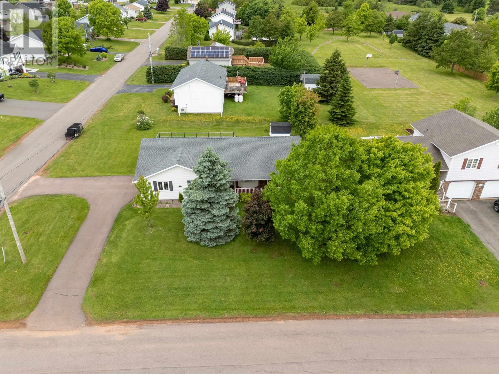 Property at 36 Kenwood Circle image 2