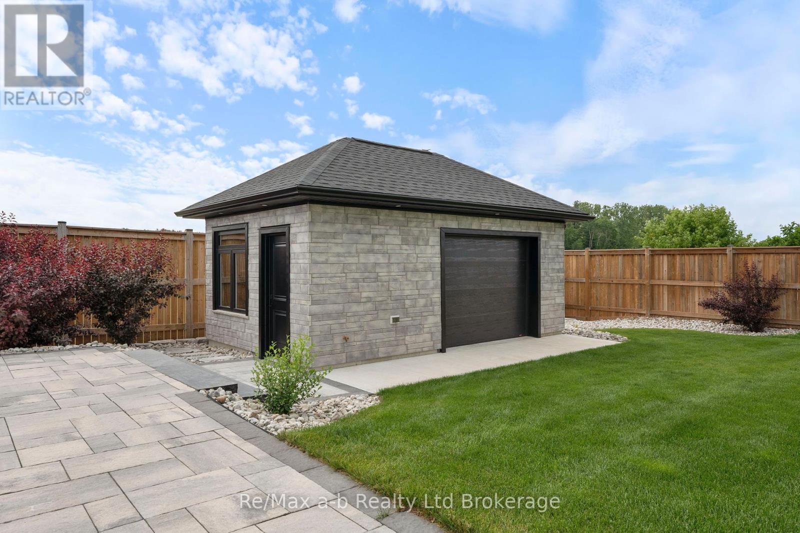 1005 Windham Centre Road, Norfolk, Ontario  N0E 2A0 - Photo 37 - X12095047