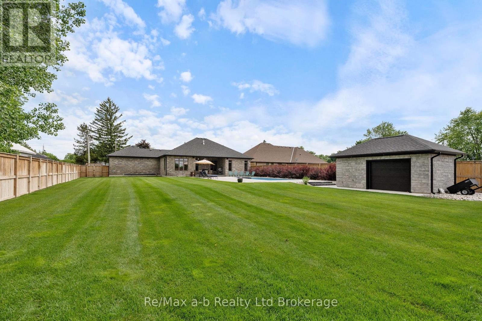 1005 Windham Centre Road, Norfolk, Ontario  N0E 2A0 - Photo 6 - X12095047