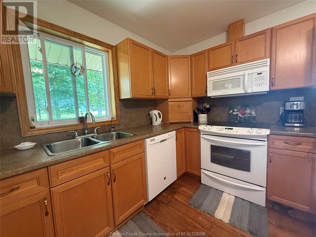 543 East West Road Road, Pelee Island, Ontario  N0R 1M0 - Photo 10 - 25015638