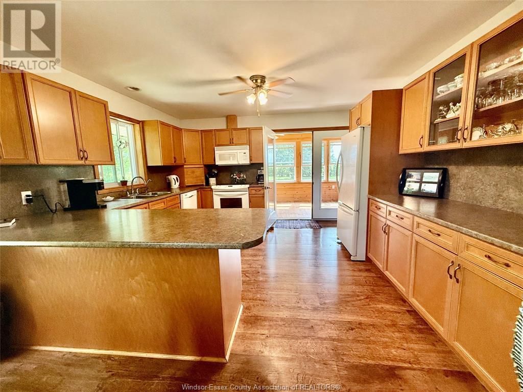 543 East West Road Road, Pelee Island, Ontario  N0R 1M0 - Photo 12 - 25015638