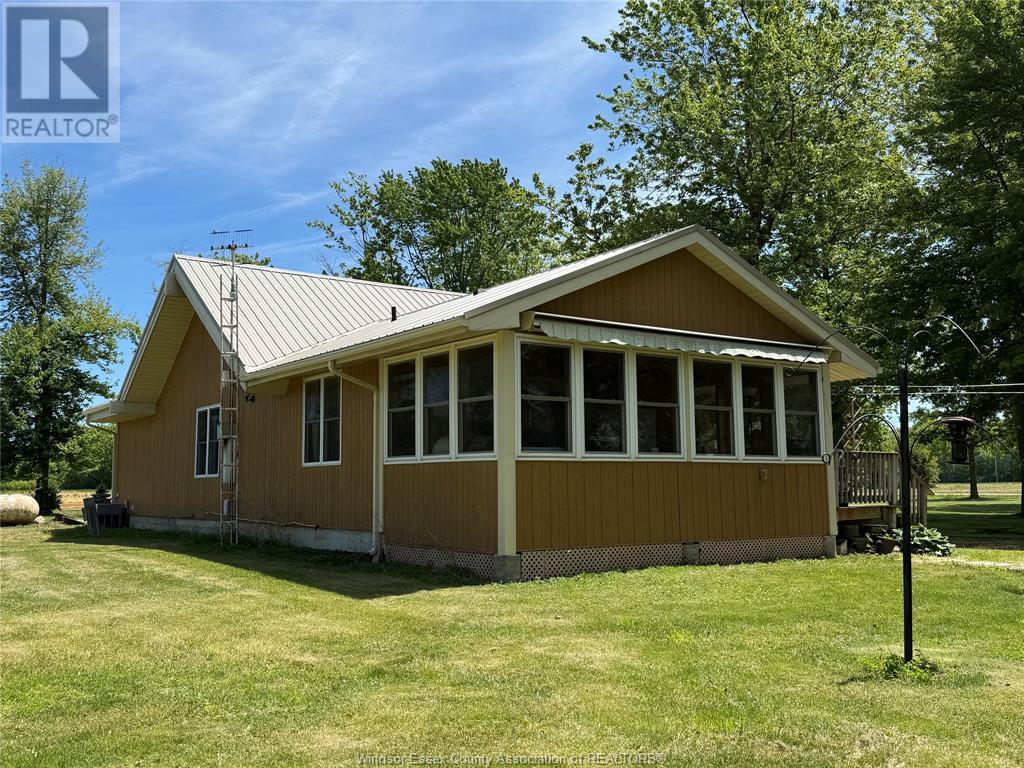 543 East West Road Road, Pelee Island, Ontario  N0R 1M0 - Photo 2 - 25015638