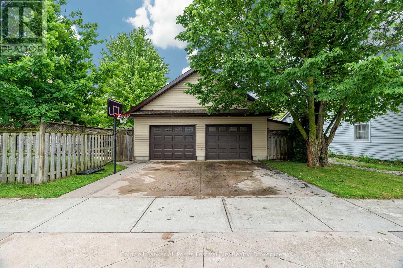 Property at 32 CAMBRIA ROAD S image 2