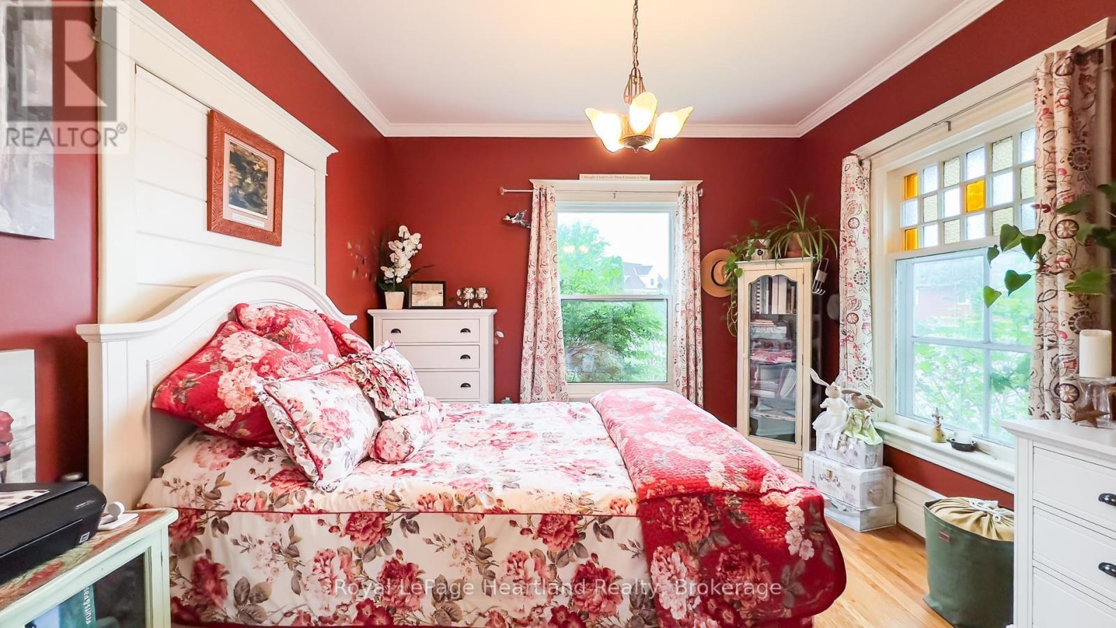 132 Elgin Avenue E, Goderich (Goderich (Town)), Ontario  N7A 1K6 - Photo 11 - X12234966