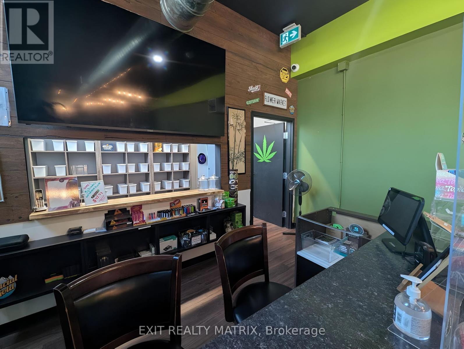 675 Bronson Avenue, Ottawa, Ontario  K1S 1Z8 - Photo 3 - X12234961