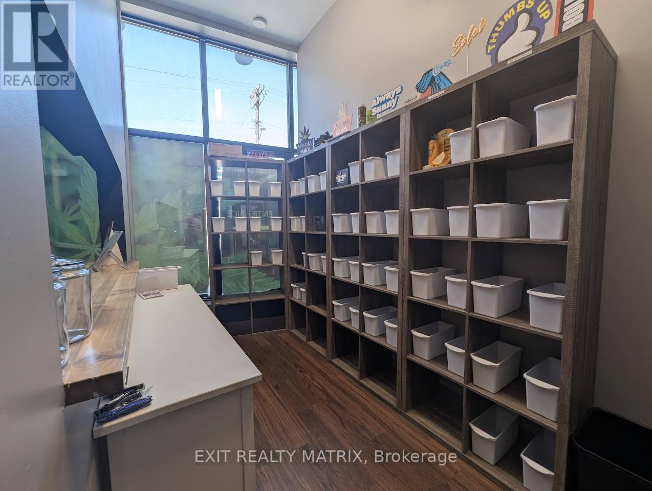 675 Bronson Avenue, Ottawa, Ontario  K1S 1Z8 - Photo 4 - X12234961