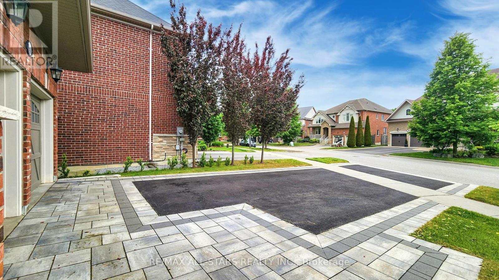 Property at 94 CAMPBELL DRIVE S image 2