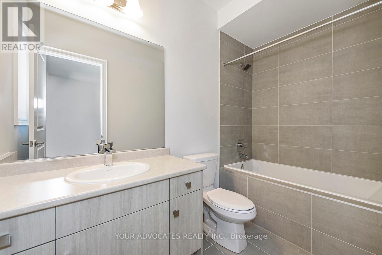 130 Rowe Street, Bradford West Gwillimbury, Ontario  L3Z 4M9 - Photo 34 - N12235000