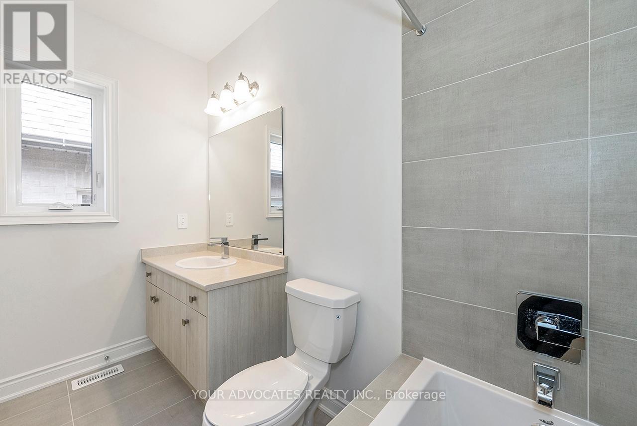 130 Rowe Street, Bradford West Gwillimbury, Ontario  L3Z 4M9 - Photo 35 - N12235000