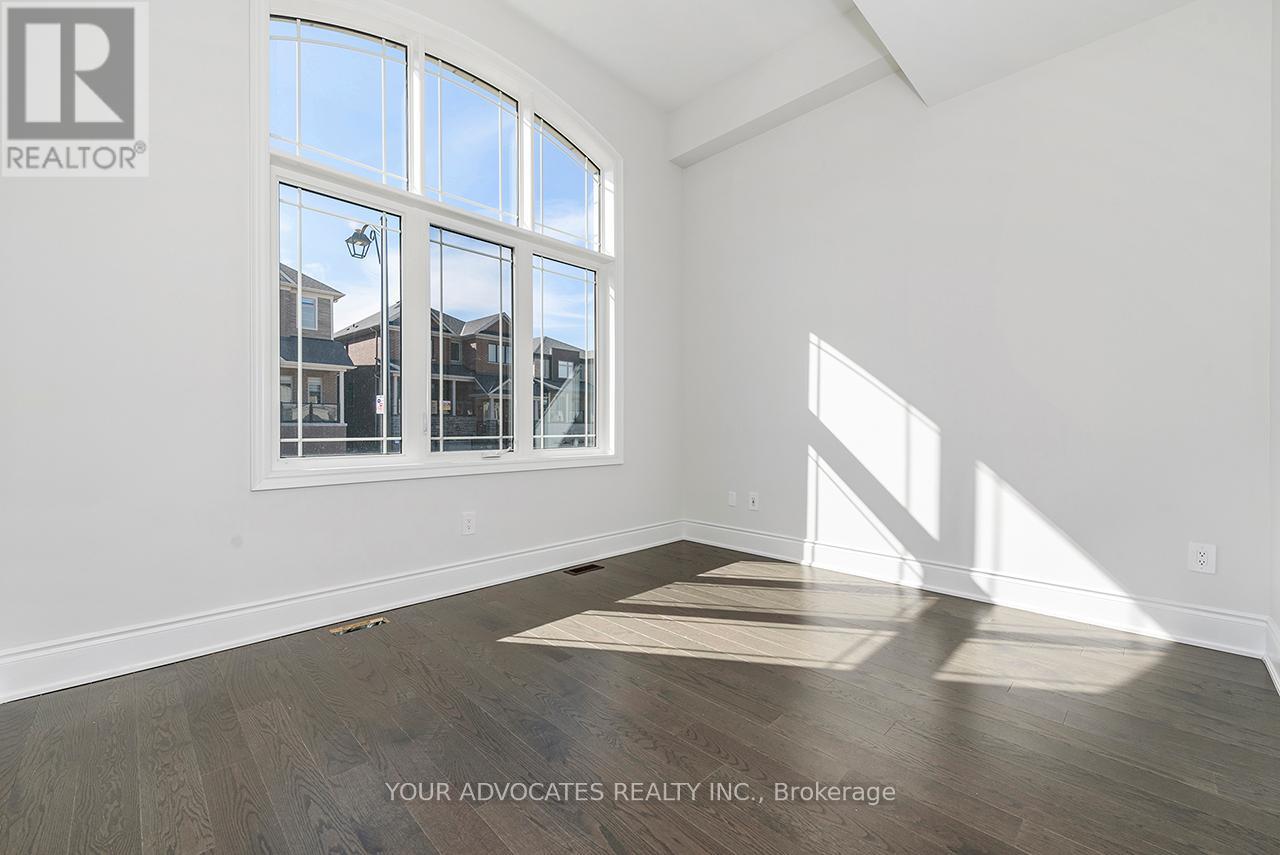 130 Rowe Street, Bradford West Gwillimbury, Ontario  L3Z 4M9 - Photo 38 - N12235000