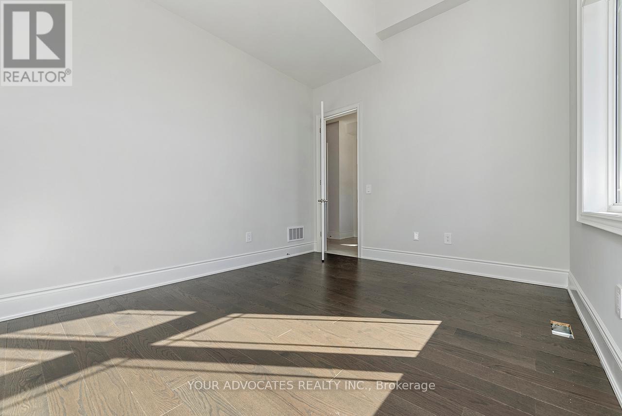 130 Rowe Street, Bradford West Gwillimbury, Ontario  L3Z 4M9 - Photo 39 - N12235000