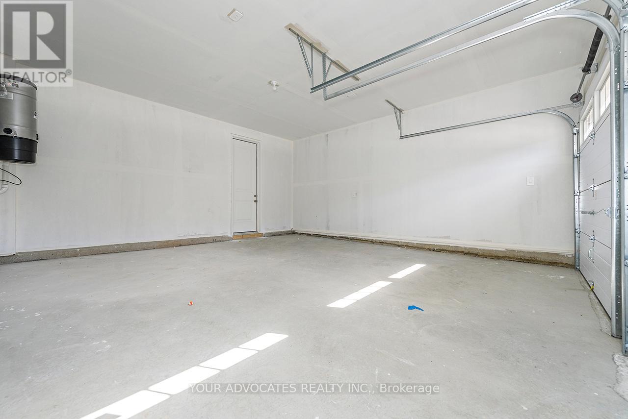 130 Rowe Street, Bradford West Gwillimbury, Ontario  L3Z 4M9 - Photo 40 - N12235000