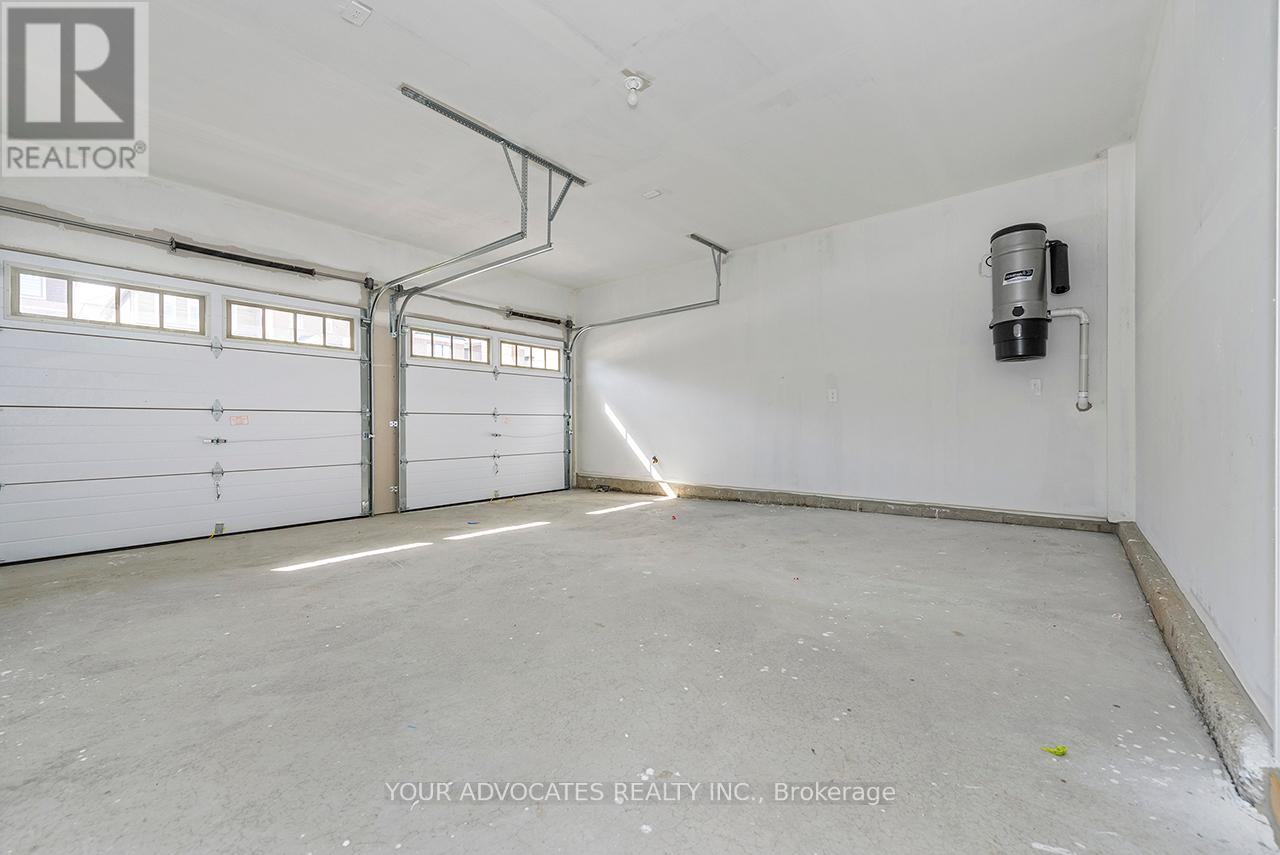 130 Rowe Street, Bradford West Gwillimbury, Ontario  L3Z 4M9 - Photo 41 - N12235000