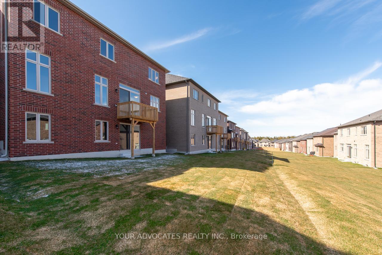 130 Rowe Street, Bradford West Gwillimbury, Ontario  L3Z 4M9 - Photo 43 - N12235000