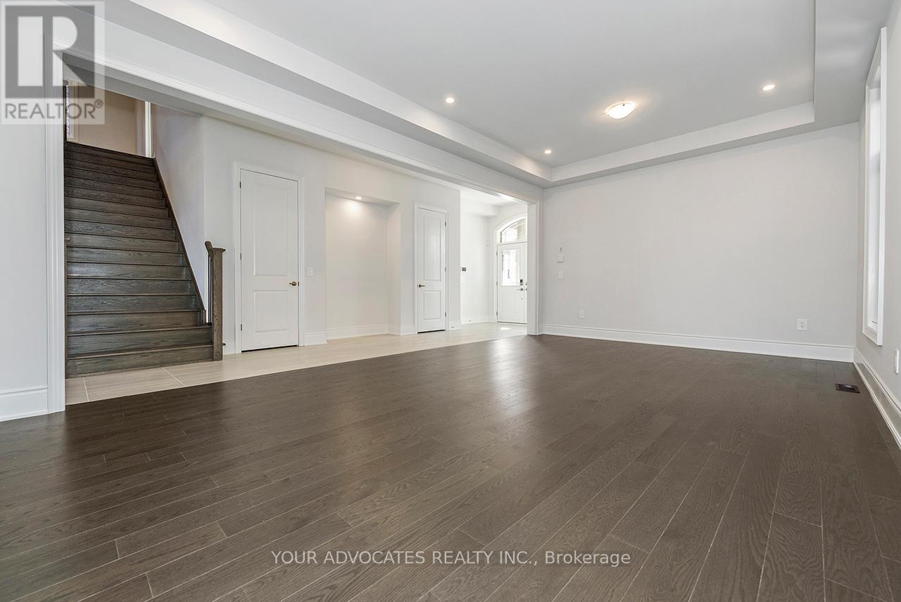 130 Rowe Street, Bradford West Gwillimbury, Ontario  L3Z 4M9 - Photo 6 - N12235000