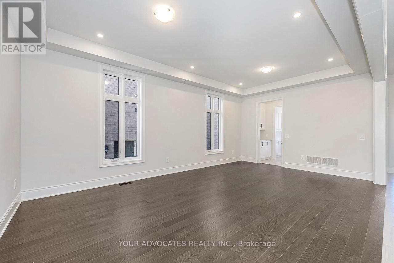 130 Rowe Street, Bradford West Gwillimbury, Ontario  L3Z 4M9 - Photo 7 - N12235000