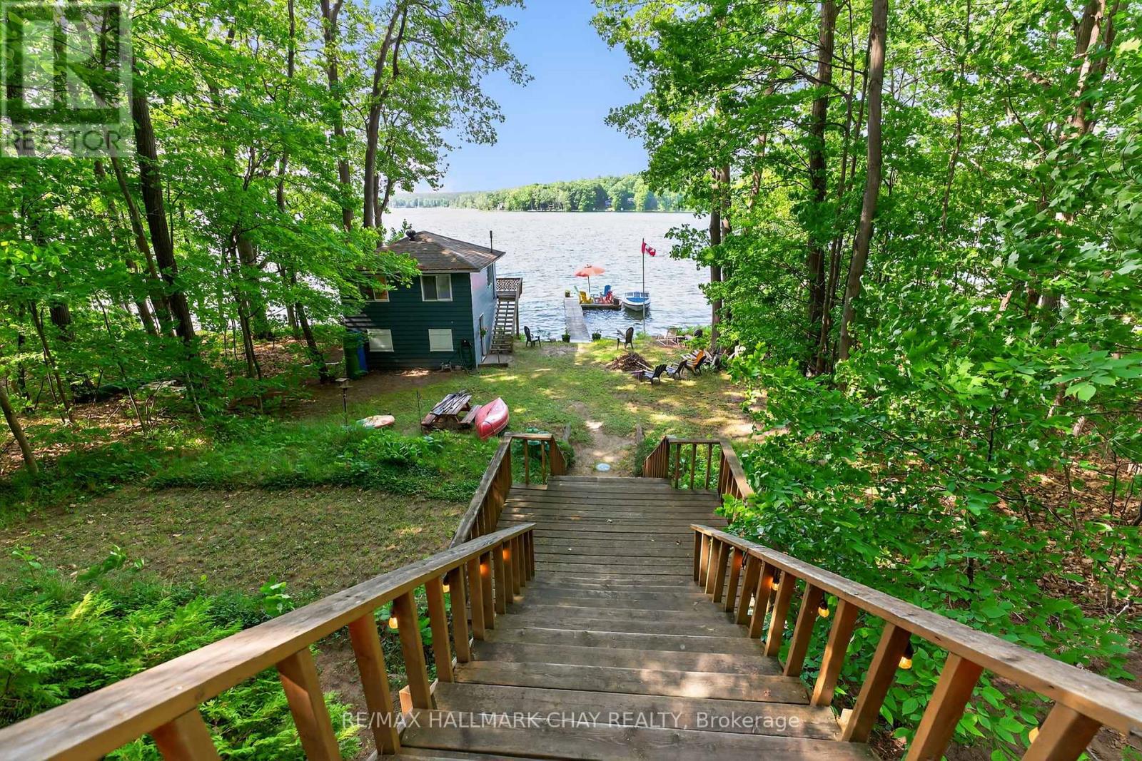 Property at 112 FARLAIN LAKE ROAD E image 4
