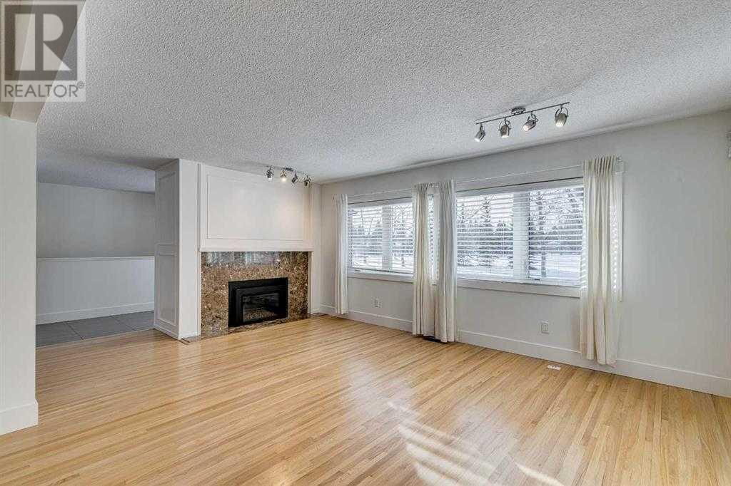 Property at 776 Acadia Drive SE image 5