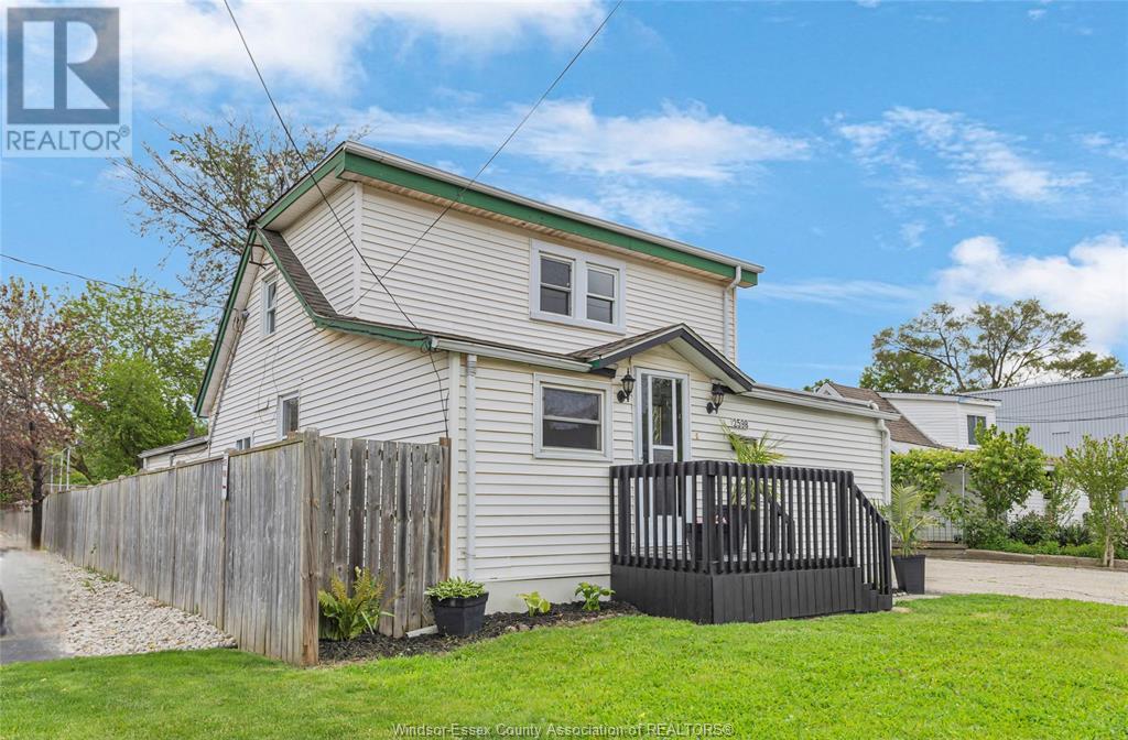 Property at 2598 PILLETTE image 3