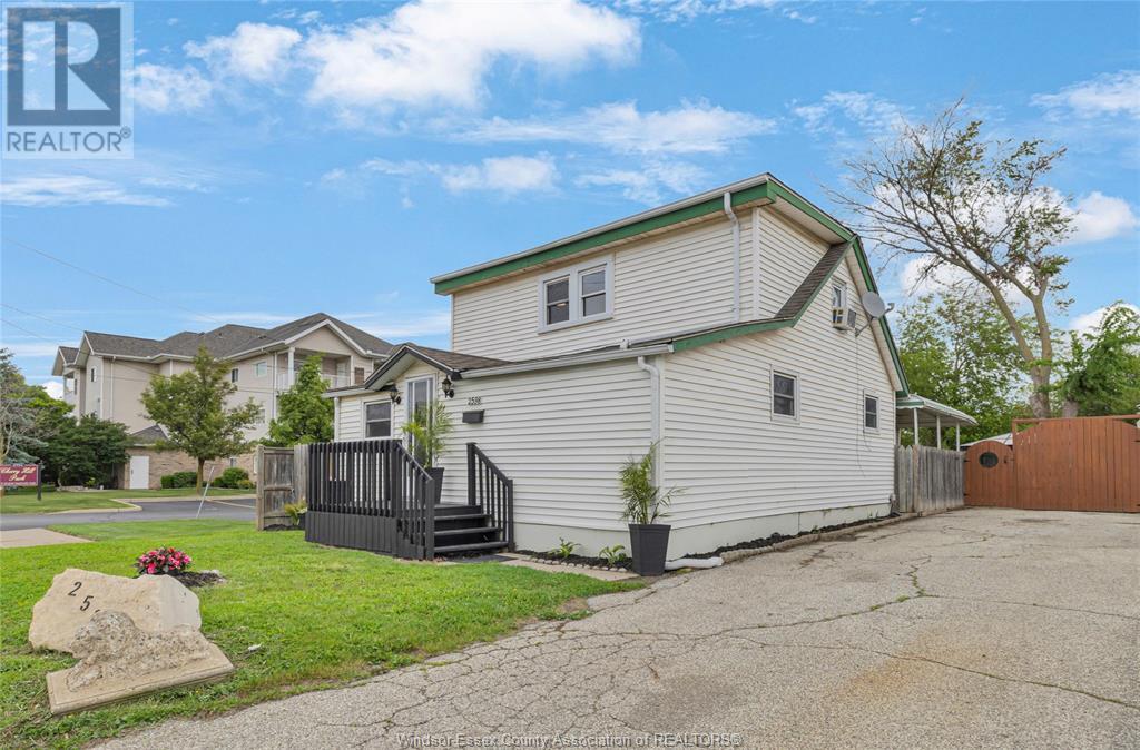 Property at 2598 PILLETTE image 2