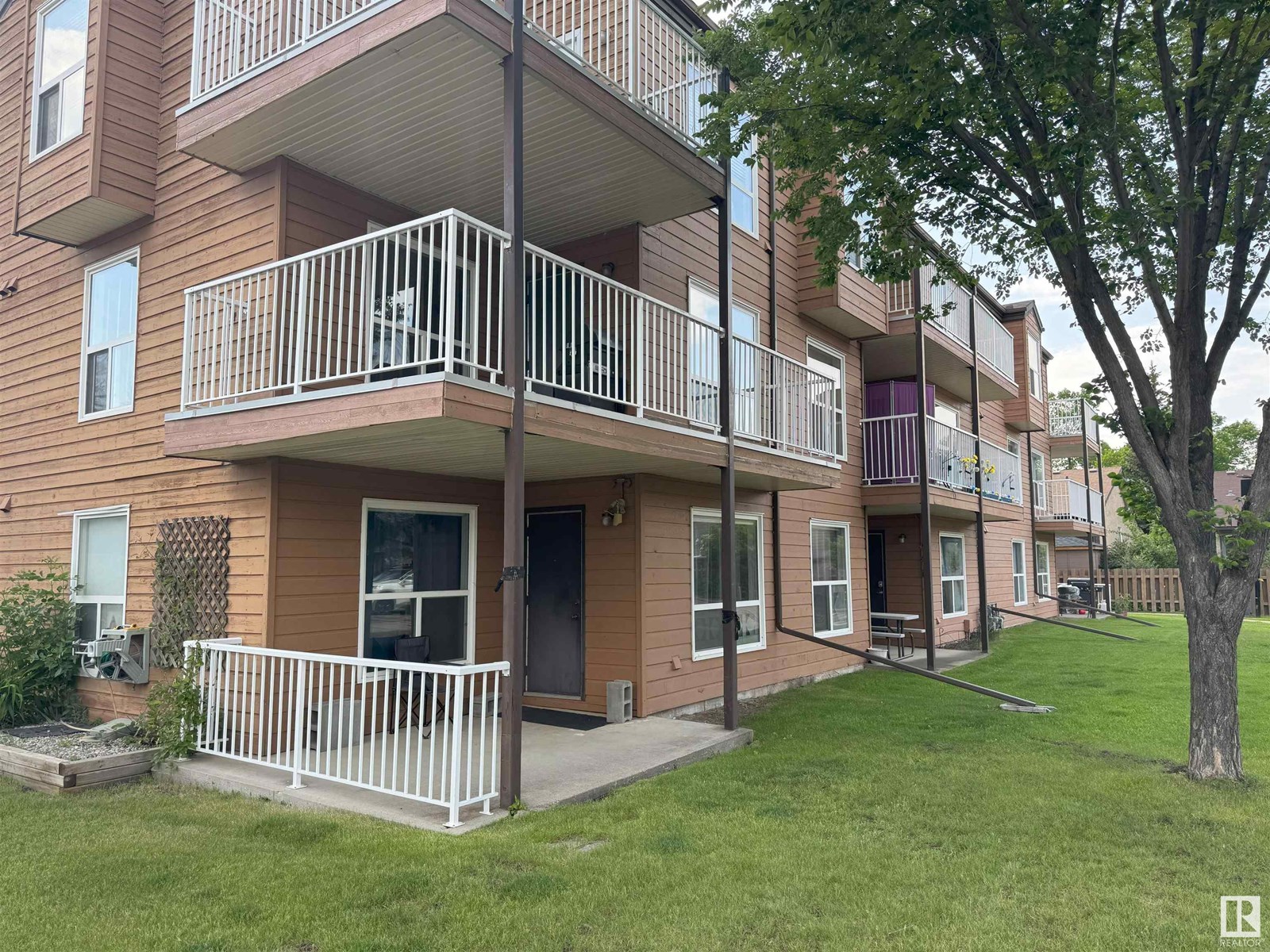 Property at #210 20 Alpine PL NW image 4