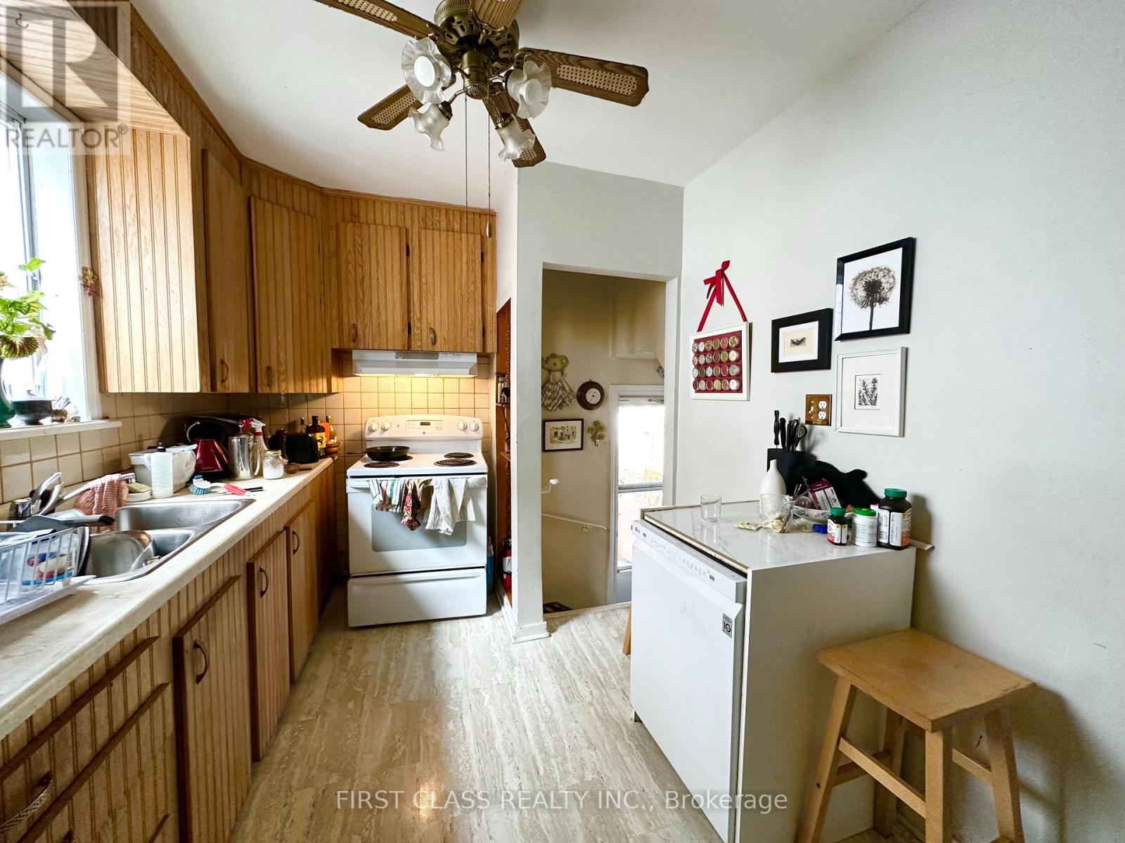 82 Hillcroft Drive, Toronto (Islington-City Centre West), Ontario  M9B 4X9 - Photo 10 - W12234854