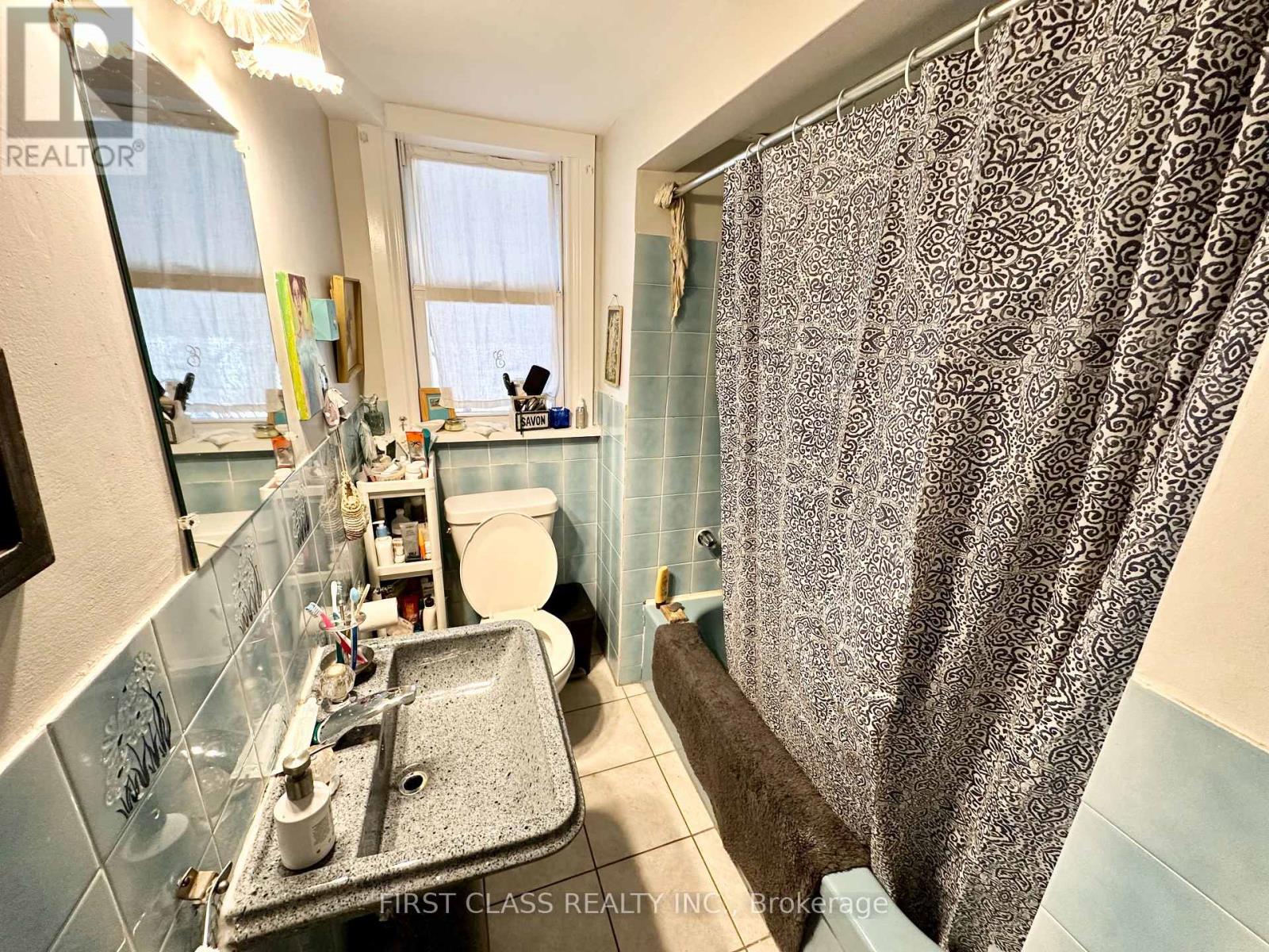 82 Hillcroft Drive, Toronto (Islington-City Centre West), Ontario  M9B 4X9 - Photo 11 - W12234854