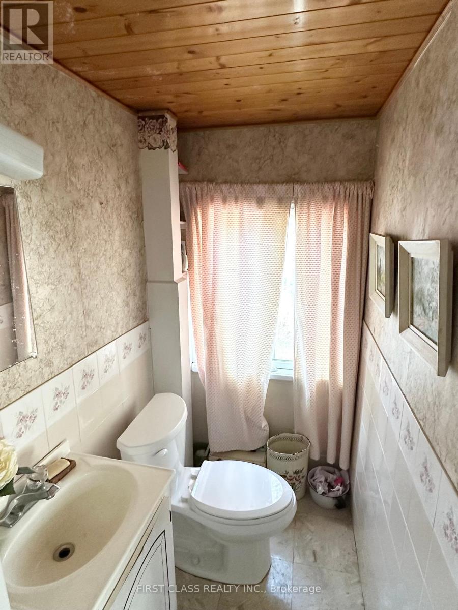 82 Hillcroft Drive, Toronto (Islington-City Centre West), Ontario  M9B 4X9 - Photo 15 - W12234854