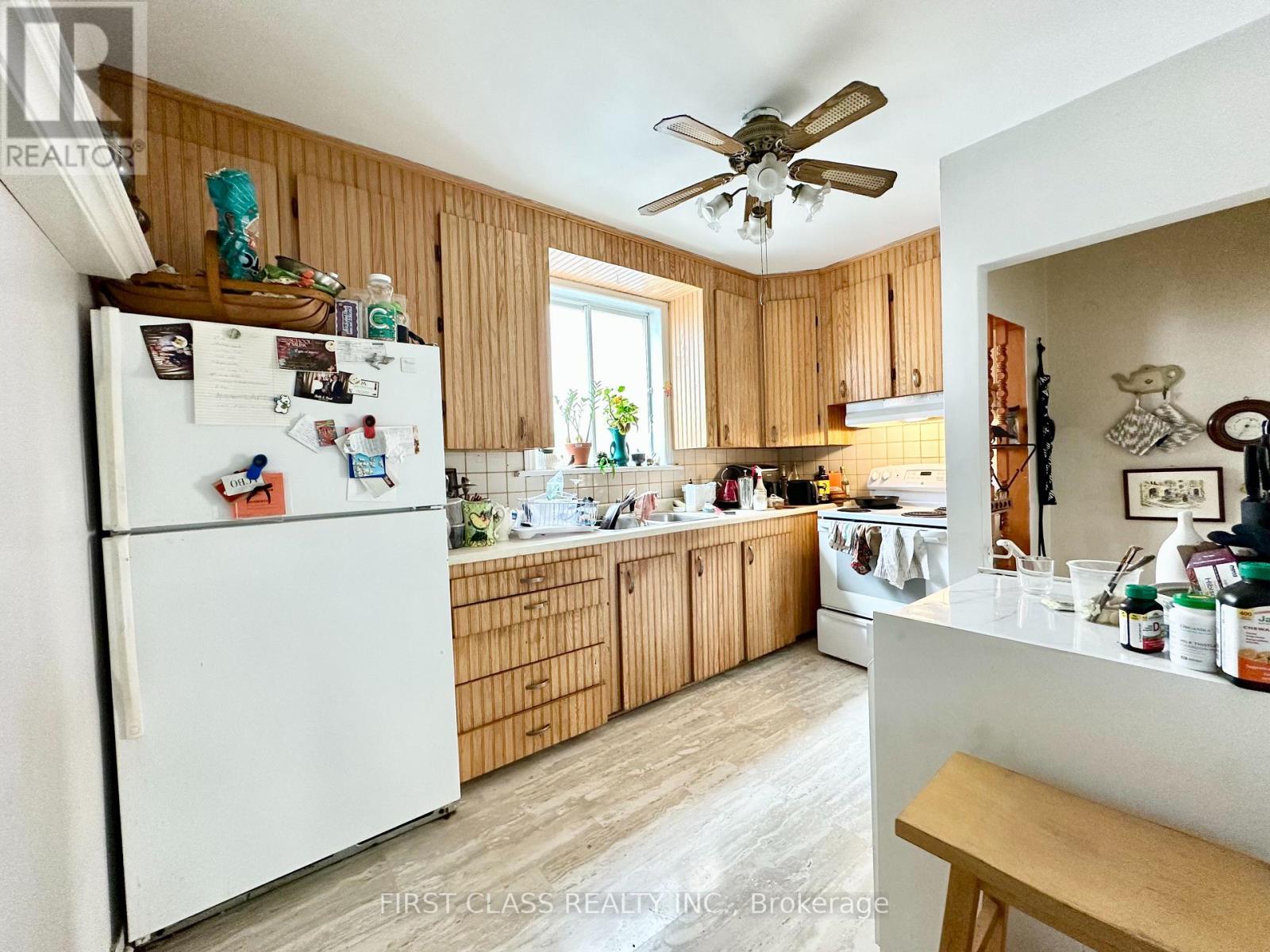 82 Hillcroft Drive, Toronto (Islington-City Centre West), Ontario  M9B 4X9 - Photo 9 - W12234854