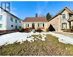 82 HILLCROFT DRIVE, Toronto, Ontario