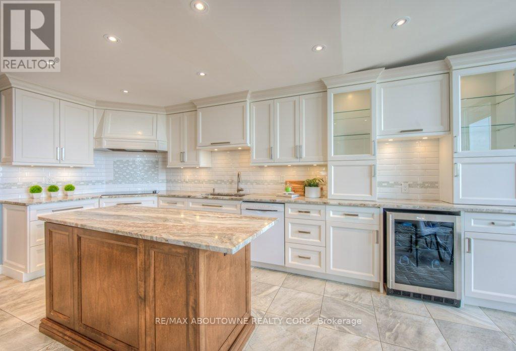 Ph2 - 2180 Marine Drive, Oakville, Ontario  L6L 5V2 - Photo 4 - W12234890