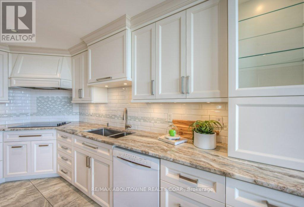 Ph2 - 2180 Marine Drive, Oakville, Ontario  L6L 5V2 - Photo 5 - W12234890