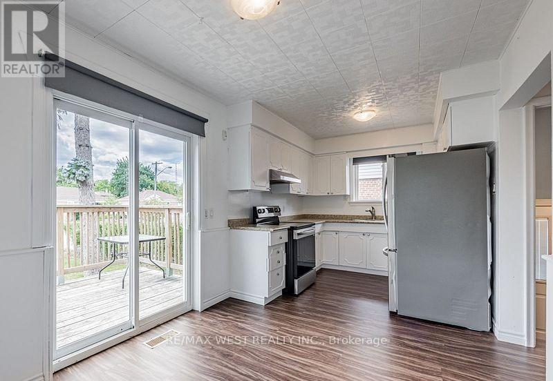 62 Stavely Crescent, Toronto, Ontario  M9W 2C4 - Photo 10 - W12234933