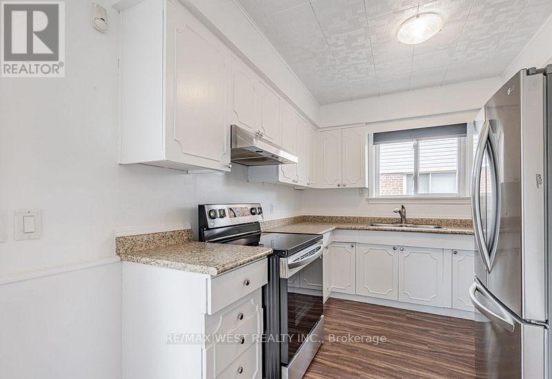 62 Stavely Crescent, Toronto, Ontario  M9W 2C4 - Photo 13 - W12234933