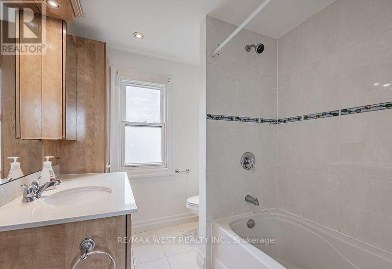 62 Stavely Crescent, Toronto, Ontario  M9W 2C4 - Photo 22 - W12234933