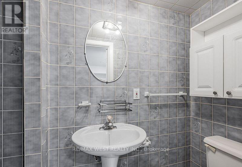 62 Stavely Crescent, Toronto, Ontario  M9W 2C4 - Photo 28 - W12234933