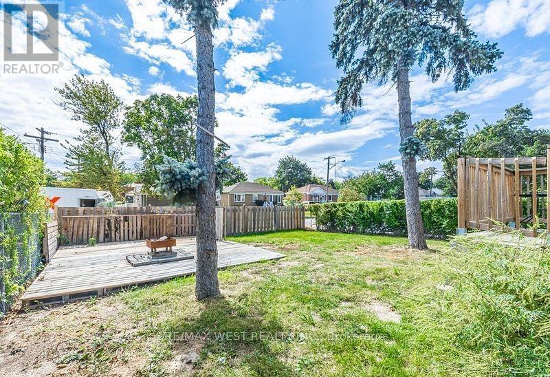 62 Stavely Crescent, Toronto, Ontario  M9W 2C4 - Photo 31 - W12234933