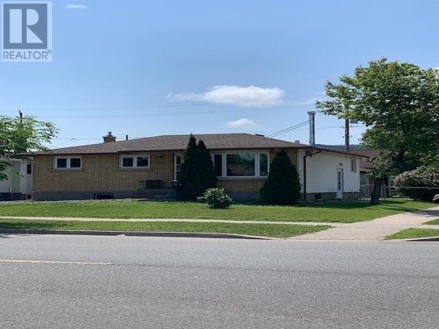 Property at 1118 Mary Street W image 1
