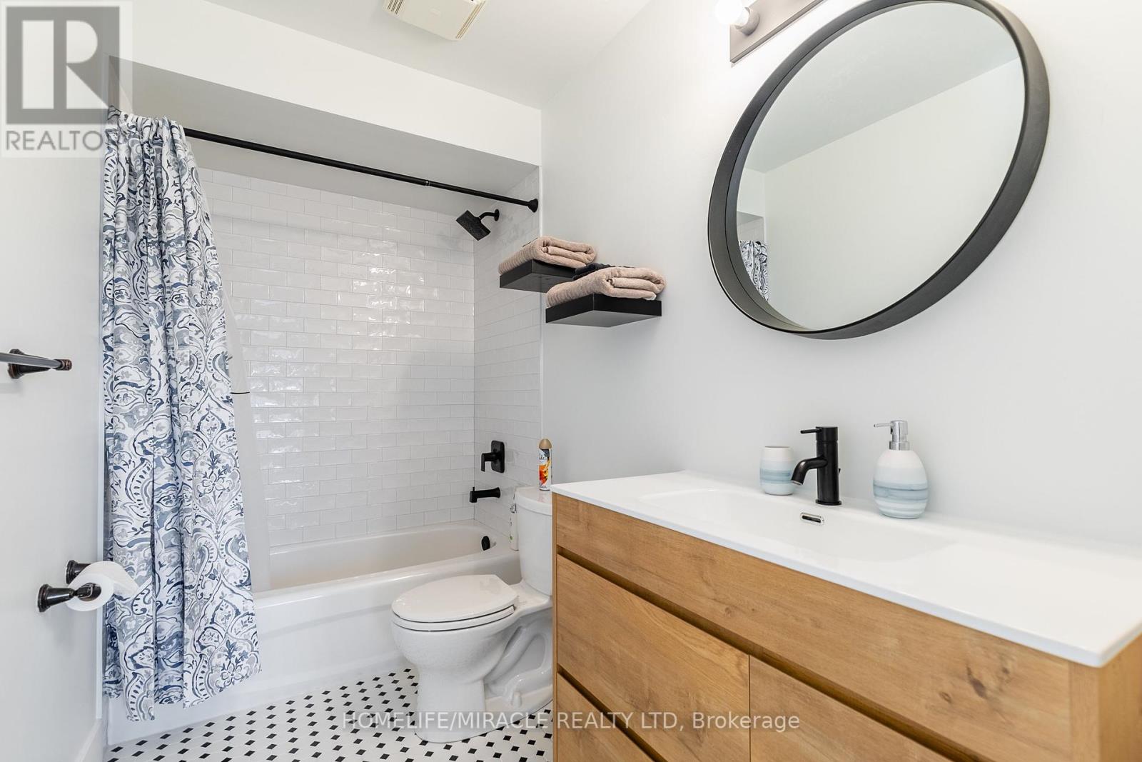 51 Palacebeach Trail, Hamilton, Ontario  L8E 0B9 - Photo 40 - X12234954