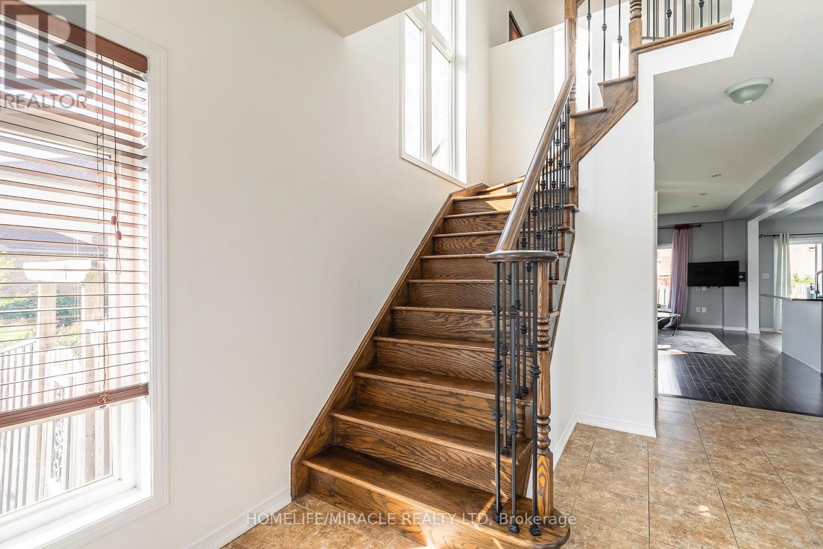 51 Palacebeach Trail, Hamilton, Ontario  L8E 0B9 - Photo 9 - X12234954