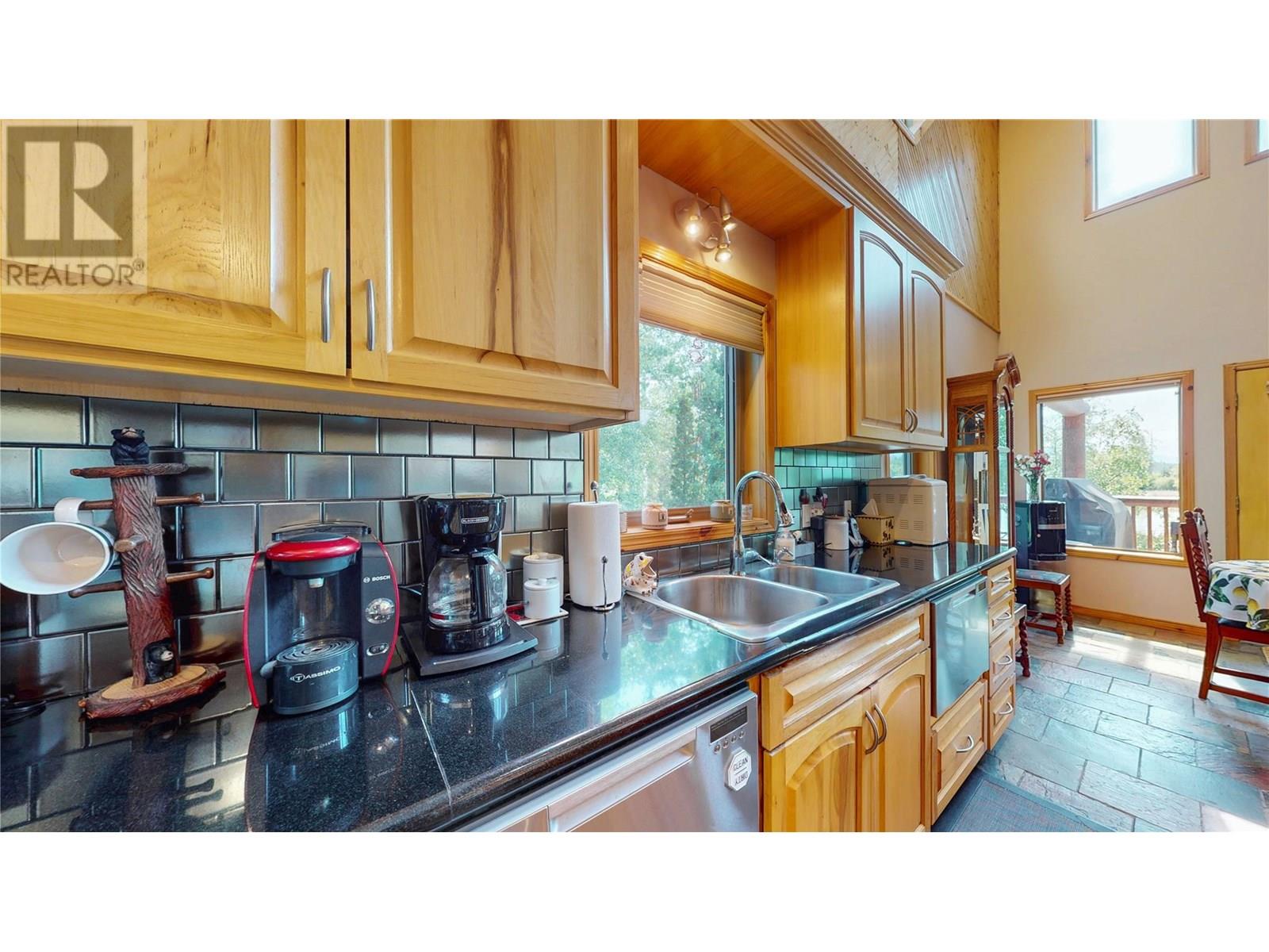 1528 Tie Lake Loop Road, Jaffray, British Columbia  V0B 1T0 - Photo 6 - 10348494