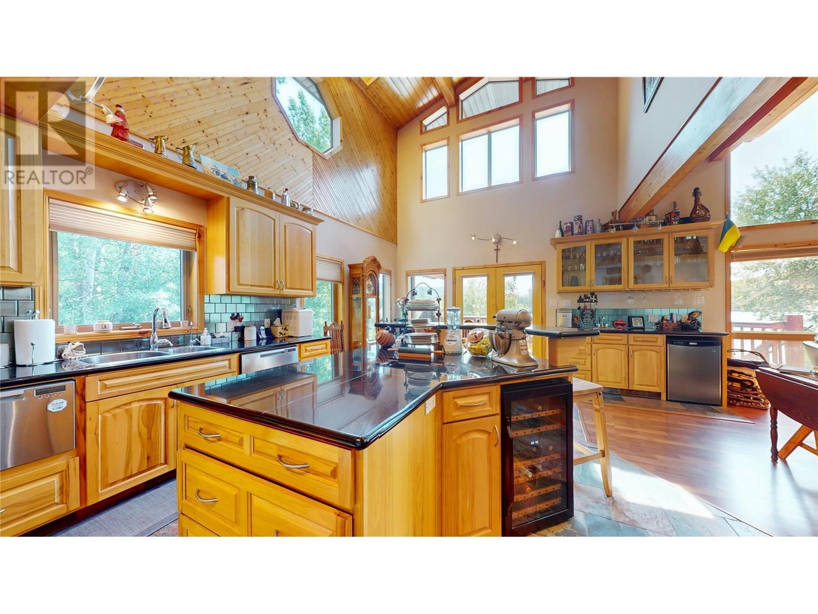 1528 Tie Lake Loop Road, Jaffray, British Columbia  V0B 1T0 - Photo 5 - 10348494