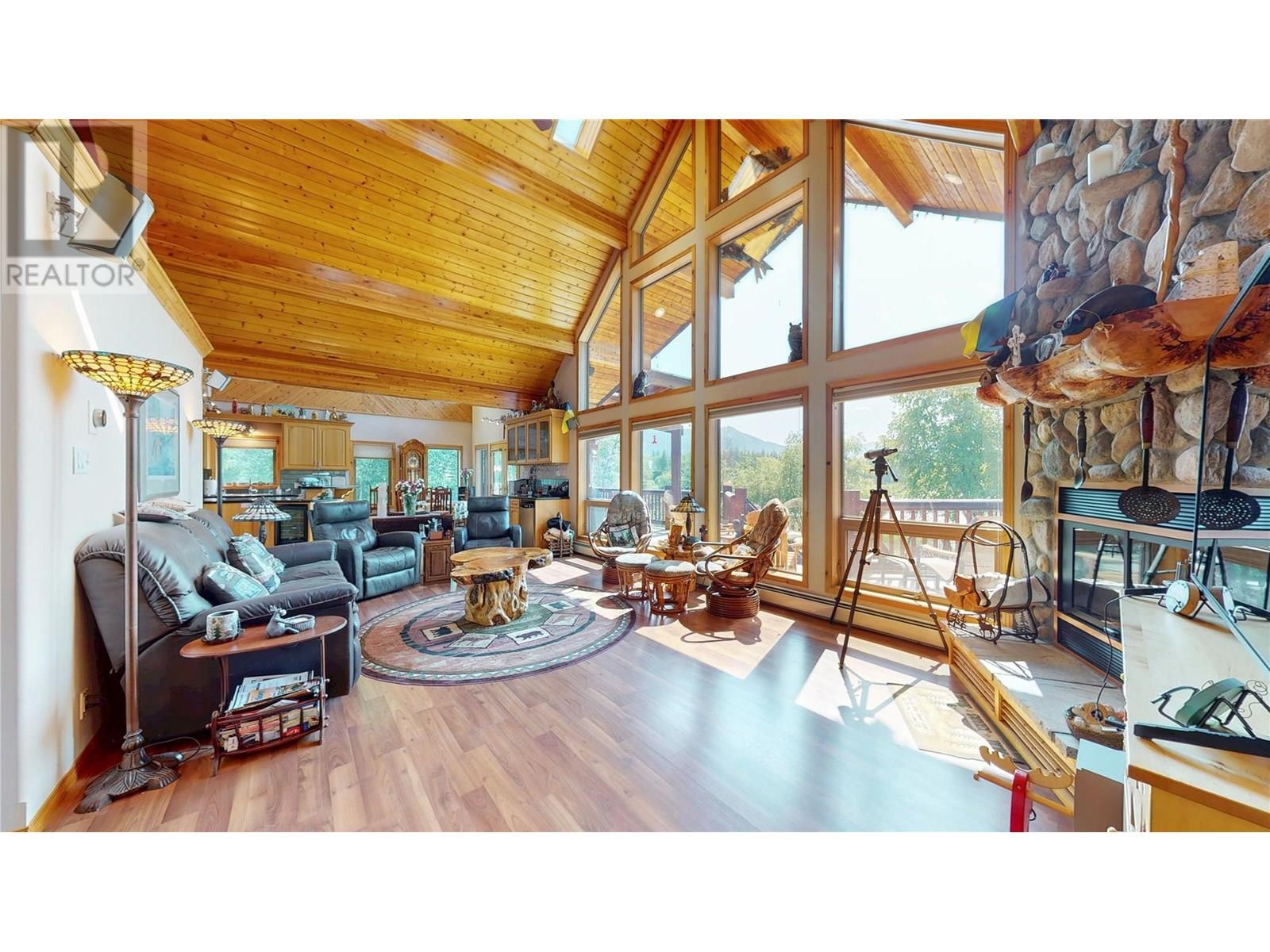 1528 Tie Lake Loop Road, Jaffray, British Columbia  V0B 1T0 - Photo 11 - 10348494