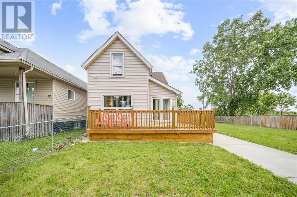Property at 1329 WELLINGTON image 3