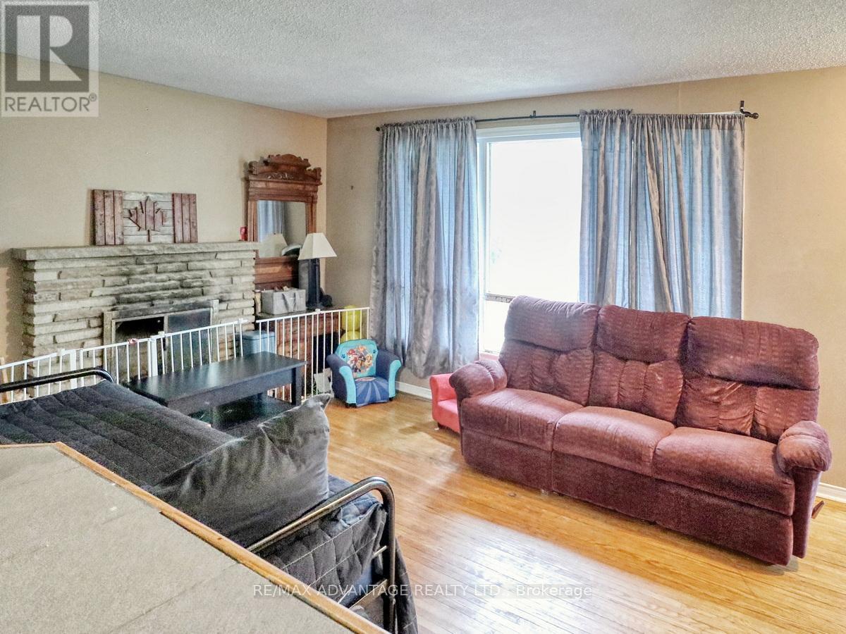 Property at 239 COMMISSIONERS ROAD W image 4
