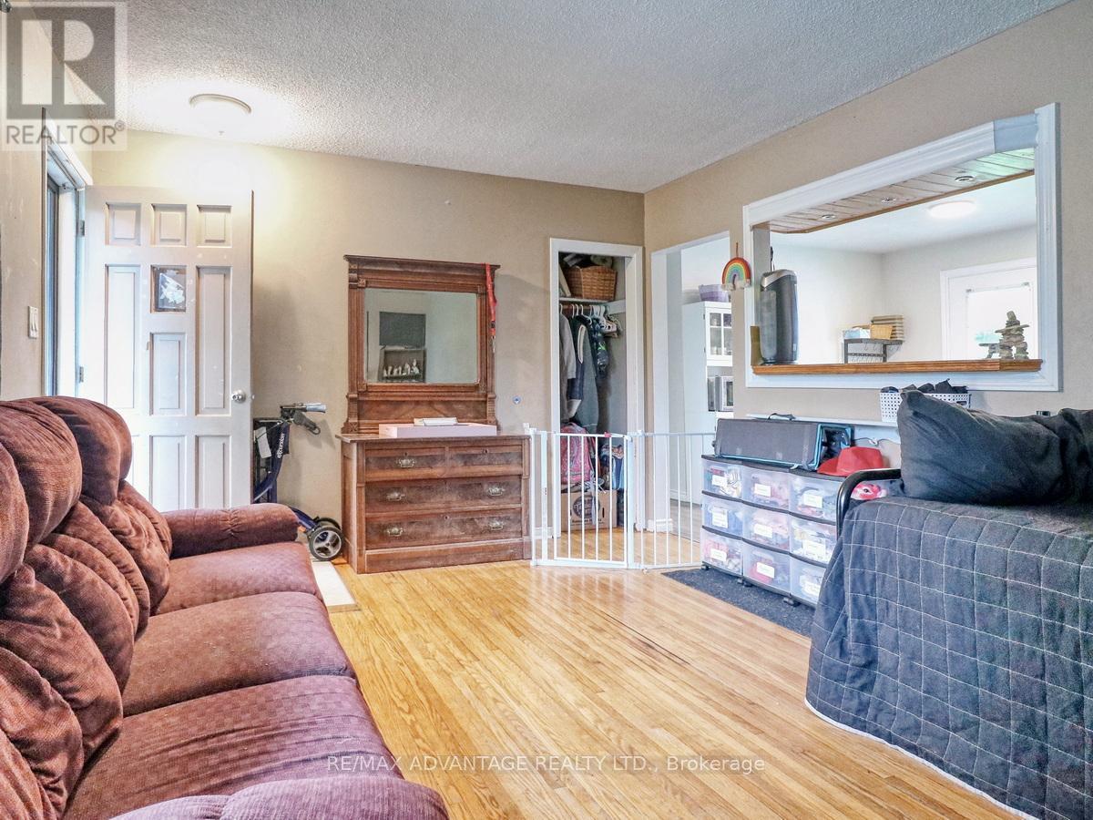 Property at 239 COMMISSIONERS ROAD W image 5