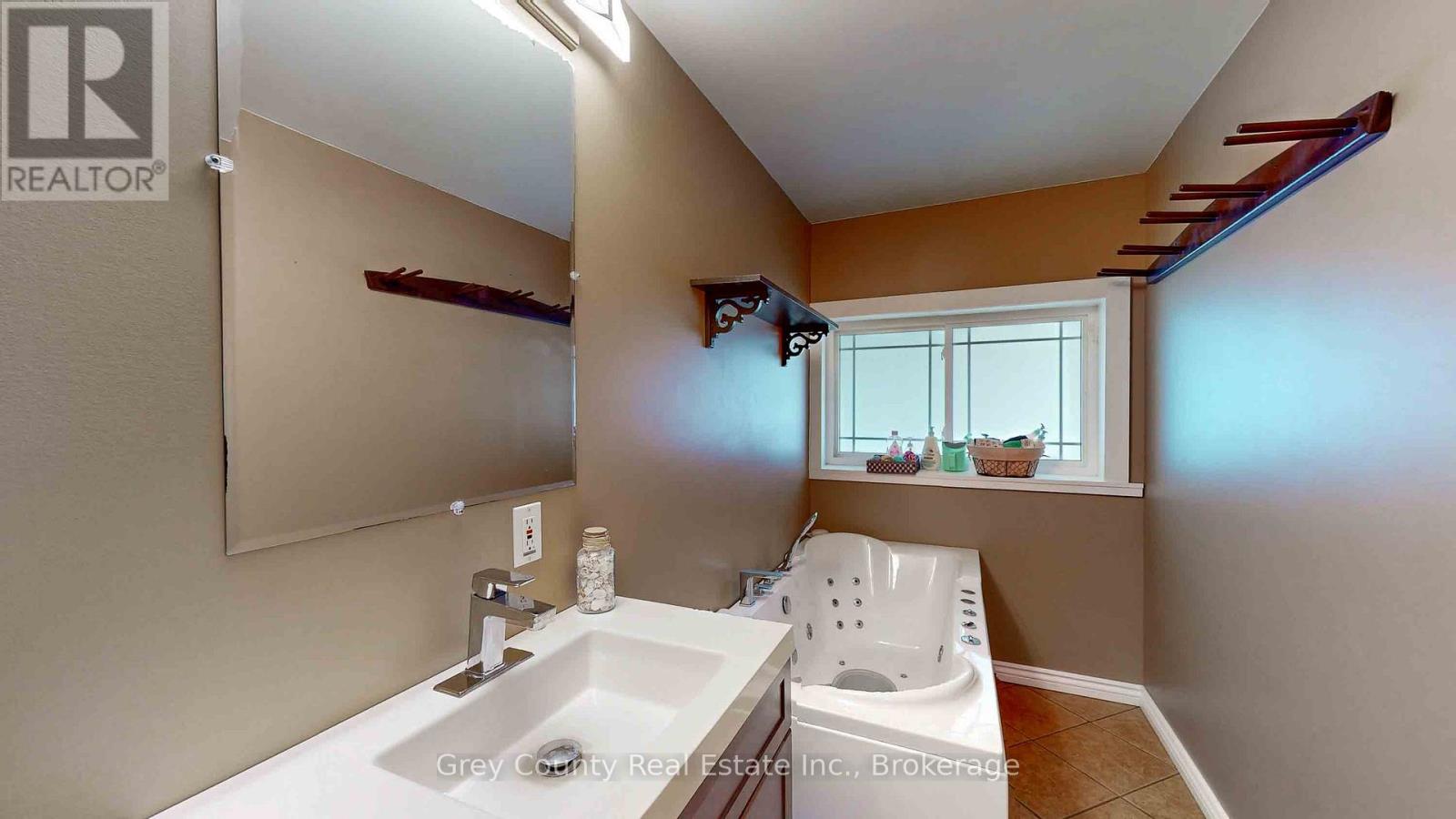 124 Lorne Street, Grey Highlands, Ontario  N0C 1H0 - Photo 26 - X12235192