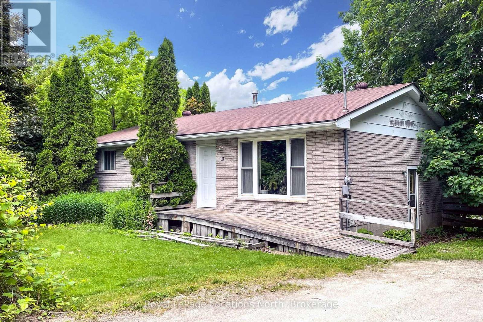 Property at 10 MARSHALL STREET E image 3