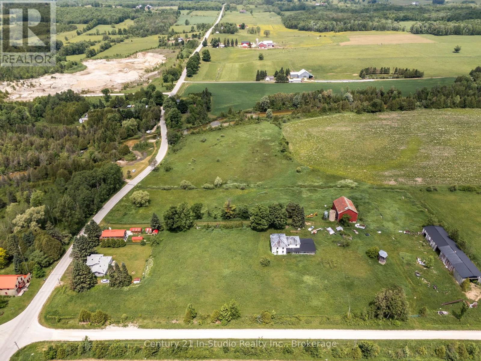 135389 Concession 8 Road, Chatsworth, Ontario  N0H 1K0 - Photo 11 - X12235333