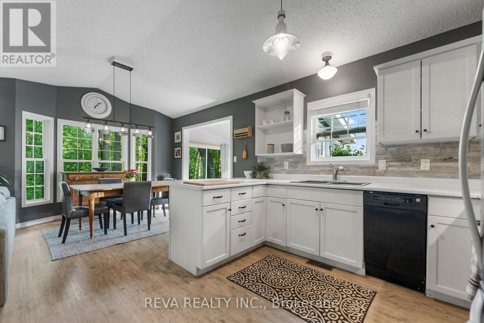 Property at 14 ROBINSON LANE image 4